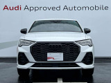 【ブラックStyle】シングルフレームグリルはAudiの象徴的なデザイン要素であり、一目でAudiとわかるスタイル、大きくて迫力のある形状が車のスポーティな印象を強調しており、魅力的なデザインとなっています。