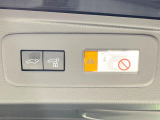 【パワーバックドア】スマートキーや運転席のボタンを押すだけでリアゲートが自動で開閉します!荷物を持っている時や、高い位置にあるバックドアを閉める際に便利な機能です♪