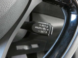 クルーズコントロールです。速度をセットするこでアクセル操作が不要の魅力的な装備です。高速道路での運転では特に重宝します♪