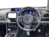 運転席まわりです。 各操作スイッチは使いやすい位置に配置されてます。