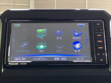 多彩な機能を備えたナビ/オーディオシステムで、快適なドライブをサポートします。使いやすいインターフェースで、目的地設定もスムーズに行えます。
