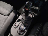 ミニ独特のゴーカートフィーリングと呼ばれる軽快なハンドリングはAT車、MT車のどちらでも楽しめます。