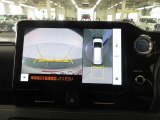 車両を上から見たような映像をナビ画面に表示するパノラミックビューモニターが付いています。