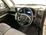 見通しのよいすっきりとした視界で、誰でも運転しやすいです。運転のしやすさは疲れにくさにも繋がりますよ♪