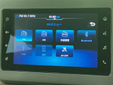 高精細なディスプレイで、ナビゲーションやオーディオ操作がスムーズに行えます。見やすい画面で、安全運転をサポートします。