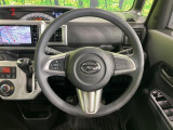 インテリアに合わせたデザインのステアリングは、運転される方のことも考え、運転しやすい形状、大きさです。是非一度、実際に触ってお確かめください。