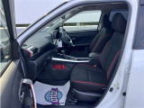 高いホールド性で運転姿勢が安定します。長距離ドライブでも疲れにくいのが魅力です。快適なドライビングライフをお送りください♪