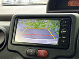 バック時の安全性を高めるモニター。狭い場所でも安心して駐車できます。運転に自信がない方にもおすすめです。安全運転をサポートします。