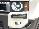 【LEDヘッドライト】悪天候や夜間走行時も良好な視界を確保し安心して運転できる高輝度LEDヘッドライトを装備!点灯速度が早く、消費電力も抑えられています。