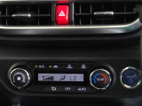 車内を快適に、オートエアコンを装備しています。