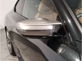 【BMWミラー】視認性の高いスタイリッシュなミラー。自動防眩機能も付いており夜間のドライビングをサポートします。