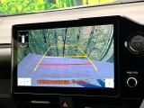 【バックカメラ】駐車時に後方がリアルタイム映像で確認できます。大型商業施設や立体駐車場での駐車時や、夜間のバック時に大活躍!運転スキルに関わらず、今や必須となった装備のひとつです!
