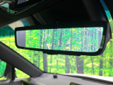 【デジタルインナーミラー】後席の大きな荷物や同乗者で後方が確認しづらい時でも安心!カメラが撮影した車両後方の映像をルームミラー内に表示。クリアな視界で状況の確認が可能です!