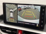 駐車時の安全性を高めるバックモニター。ガイドライン表示で、狭い場所でもスムーズな駐車をサポートします。後方確認がしやすく安心です。