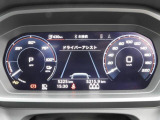 重厚感と安定感があり、同時にダイナミックさも備えるAudiの走り。機能やデザインが革新的なメーター。