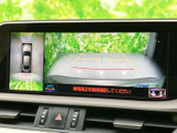 後方確認をサポートするモニターは、安全な運転に貢献。車庫入れや狭い道での運転も安心です。鮮明な映像で周囲の状況を把握できます。