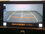バックモニター付き。 車両後方の映像が画面に表示されるので、車庫入れが苦手な人も安心です。ただし、目視確認もお忘れなくお願いいたします。