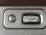 【パワーバックドア】スマートキーや運転席のボタンを押すだけでリアゲートが自動で開閉します!荷物を持っている時や、高い位置にあるバックドアを閉める際に便利な機能です♪