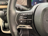 ステアリングにオーディオ操作スイッチが付いています。オーディオ画面に直接タッチしなくても操作が出来ますので、運転に集中できます。