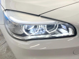 ●LEDヘッドライト:夜間走行時も良好な視界を確保し安心して運転できる高輝度LEDヘッドライトを装備!点灯速度が早く、消費電力も抑えられています。