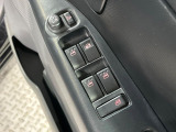 【電動格納ミラー】サイドミラーは電動格納式となっており、狭い駐車場でもキズがつくリスクを抑えられます。
