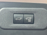 【パワーバックドア】スマートキーや運転席のボタンを押すだけでリアゲートが自動で開閉します!荷物を持っている時や、高い位置にあるバックドアを閉める際に便利な機能です♪