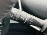 雨天時でもクリアな視界を確保できるワイパーレバー。操作感も良く、運転に集中できます。オート機能で快適なドライブをサポートします。
