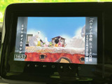 停車中には、TVや映像コンテンツをお楽しみいただけます。休憩時間をもっと楽しく。快適な移動のお供に最適です。