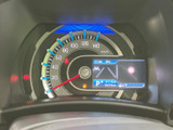 視認性の高いメーター類で、運転に必要な情報を的確に把握できます。デジタル表示により、より分かりやすく情報を提供します。