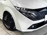 【LEDヘッドライト】悪天候や夜間走行時も良好な視界を確保し安心して運転できる高輝度LEDヘッドライトを装備!点灯速度が早く、消費電力も抑えられています。
