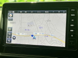 目的地設定や情報検索がスムーズに行えます。鮮明な画面表示で、快適なドライブをサポート。使いやすさを追求した操作性も魅力です。