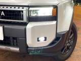 【LEDヘッドライト】悪天候や夜間走行時も良好な視界を確保し安心して運転できる高輝度LEDヘッドライトを装備!点灯速度が早く、消費電力も抑えられています。