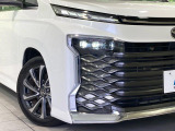 【三眼LEDヘッドライト】スタイリッシュな見た目の三眼LEDヘッドライトを装備♪スタイルだけでなく、夜間の走行も視界良好で安心してお乗りいただけます。