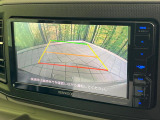【バックカメラ】駐車時に後方がリアルタイム映像で確認できます。大型商業施設や立体駐車場での駐車時や、夜間のバック時に大活躍!運転スキルに関わらず、今や必須となった装備のひとつです!
