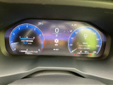 わかりやすいデザインのメータークラスター。必要な情報を的確に表示し、運転に集中できる環境を提供します。見やすさにも配慮しています。
