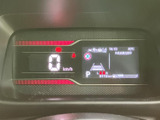 視認性の高いメーター類が、運転に必要な情報を的確に伝えます。運転状況が一目でわかり、安全運転をサポートします。