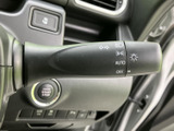 操作しやすい位置に配置されたウインカーレバー。スムーズな操作で、安全な車線変更をサポートします。直感的に操作可能です。