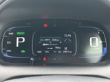 視認性の高いメーターで、運転に必要な情報をしっかり把握できます。燃費や走行距離など、様々なデータを確認でき、安全運転にも役立ちます。