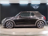 気密性の高いMINIは外観のかわいらしさとは裏腹に、外の雑音を遮り、高級感のある快適なドライブをお楽しみいただけます。