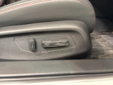 運転席にはパワーシートが装備。お好みの高さに調整可能です。自分好みのポジションで運転って楽ですよね。上下にも設定が可能です。