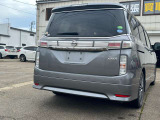 大きく開口するリアゲートで、荷物の積み降ろしもスムーズです。