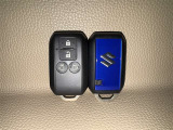 【スマートキー】キーを取り出さずにドアを施錠&解錠。クルマの始動も可能です。