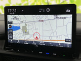 見やすい地図表示で、目的地までスムーズなナビゲーションを実現。渋滞情報もリアルタイムで確認でき、最適なルートを検索できます。
