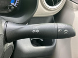 操作しやすい位置に配置されたレバーで、確実な操作が可能です。安全運転をサポートする、頼れる相棒です。