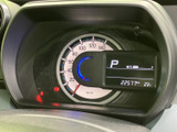視認性の高いメーター類で、運転に必要な情報をしっかり確認できます。デジタル表示で、走行距離や燃費もひと目で把握可能ですよ。
