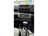 フロアシフトCVT。変速ショックが少なめでスムーズな加速感です。