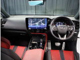 デザインもよく、居心地のよい運転席ですね。分かりやすいスイッチ類ですから操作もしやすく運転をサポートします。