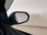 ウインカーミラーにはBSM(ブラインドスポットモニター)を搭載。隣を走る車両が死角に入るとLEDインジケーターを点灯。また、ウィンカーを出すとインジケーターも光って点滅!注意を促してくれます
