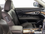 後席もVIP装備!後席センターコンソールの画像です!こちらのお車には、後席にもパワーシートが装備されています!更にオーディオなども後席から操作出来るなど豪華!ゲストに喜んで頂ける装備ですね!