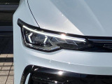 LEDマトリックスヘッドライト「IQ.LIGHT」。対向車や先行車を検知し、LEDを個別制御。まぶしさを抑えながら、夜間の視界をしっかり確保します。